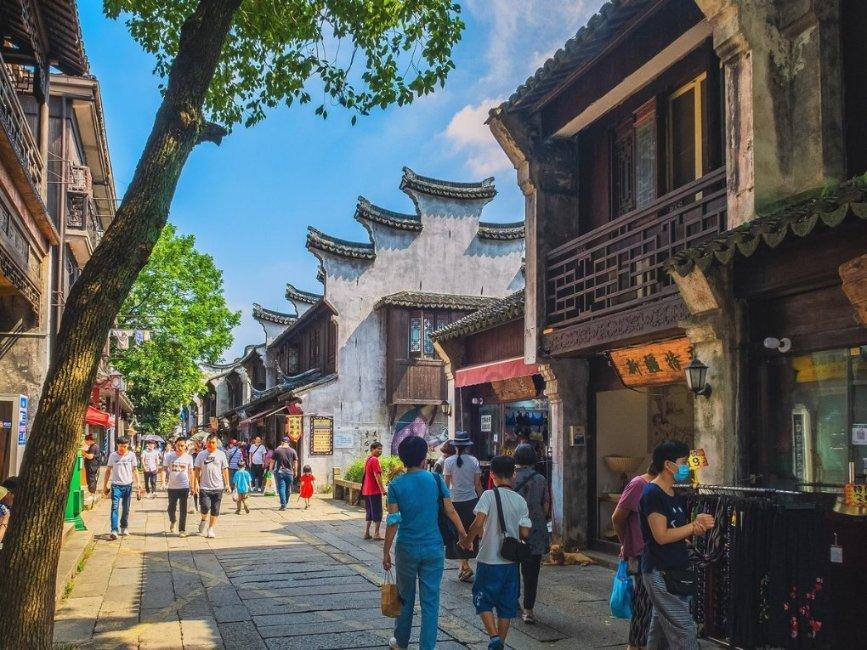 第一服务控股(02107)拟收购大连世航建设工程51%股权